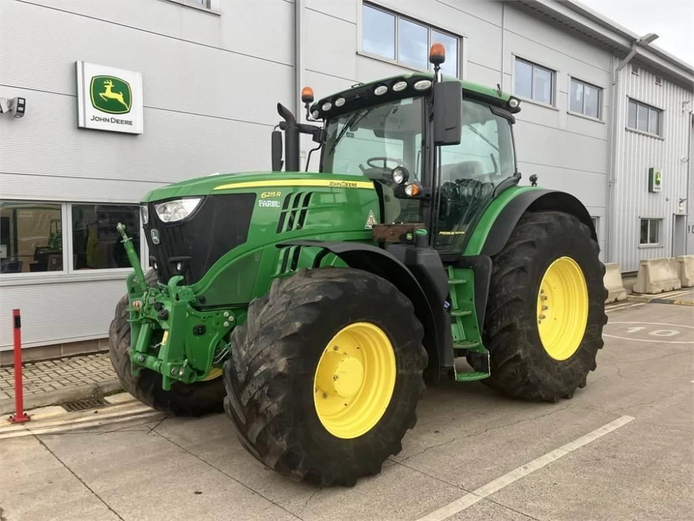 John Deere 6215R