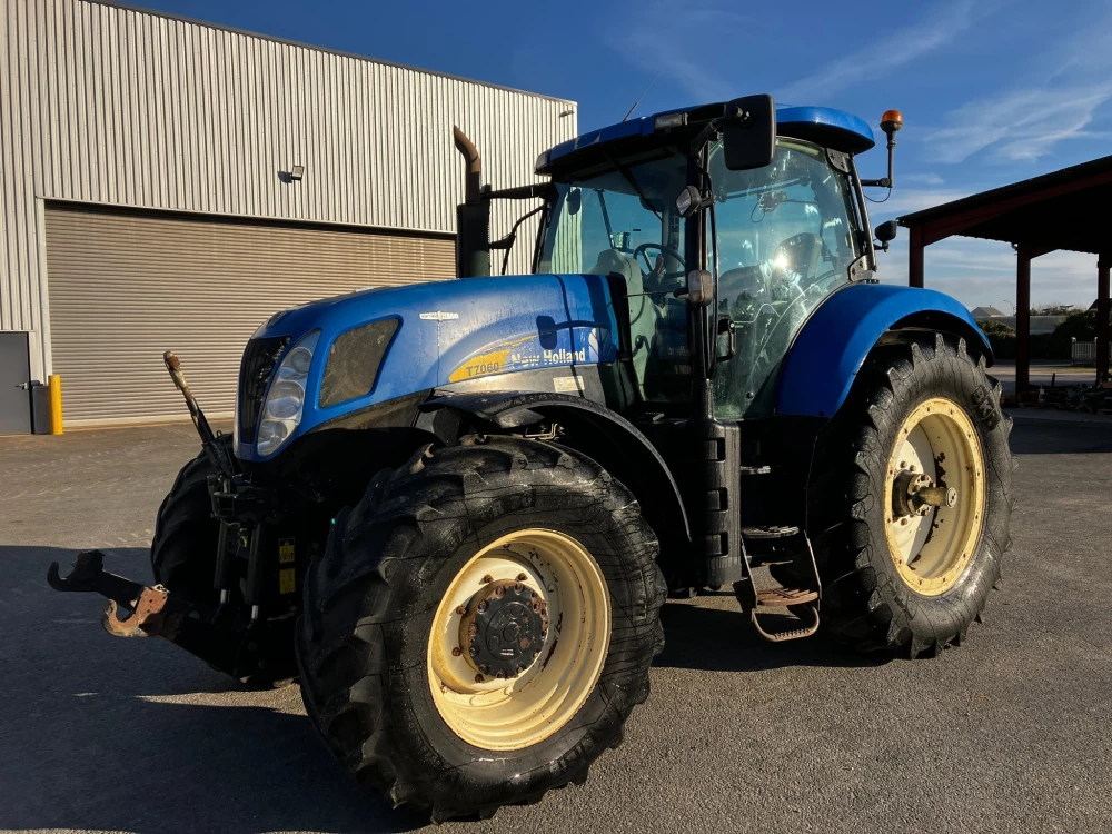 New Holland T7060