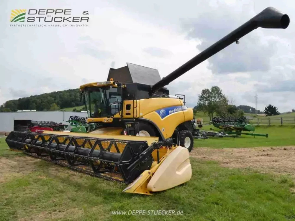 New Holland cr 9090 elevation