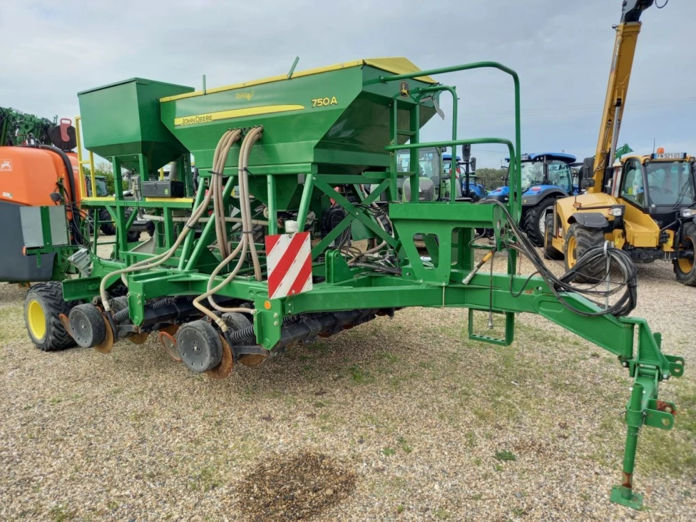 John Deere 750A