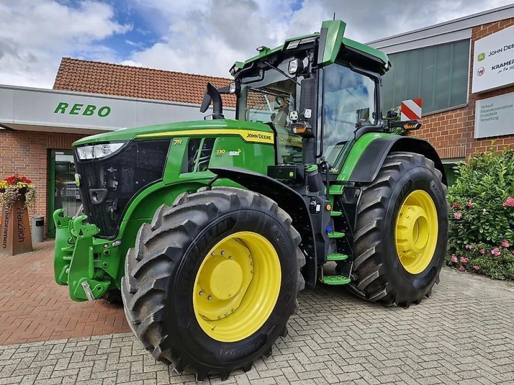 John Deere traktor 7r330