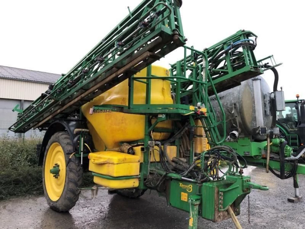 John Deere 832I