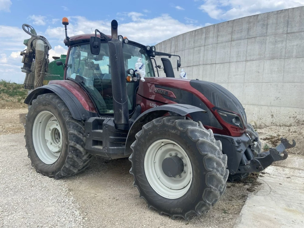 Valtra t234 versu