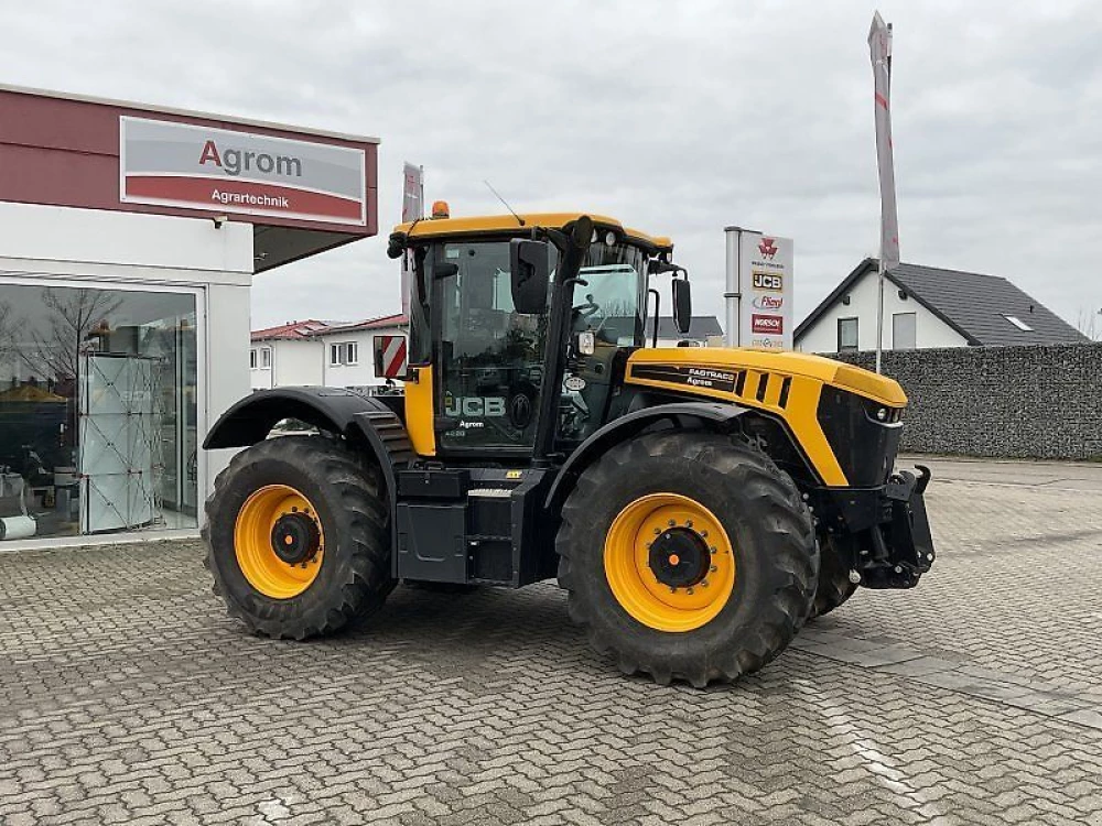 JCB fastrac 4220