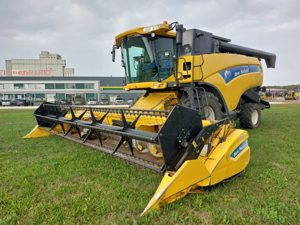 New Holland mietitrebbia cx 8050