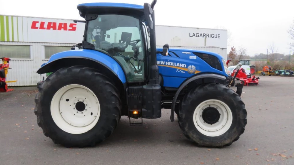 New Holland t7. 190