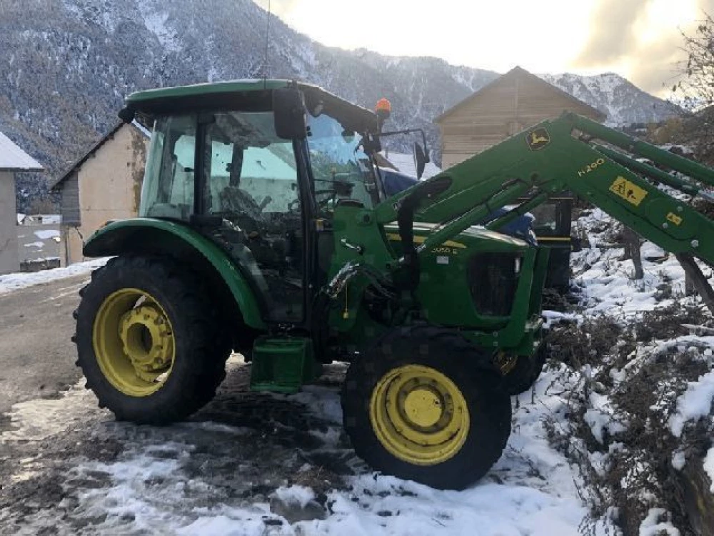 John Deere 5050E