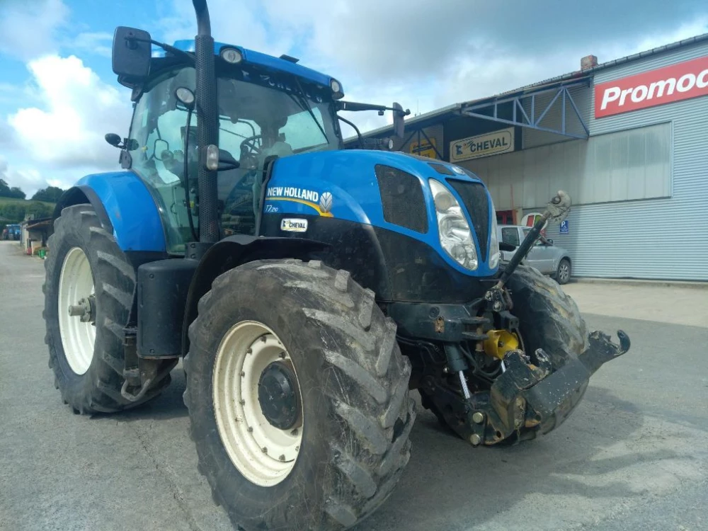 New Holland t7. 210 sw pc t4