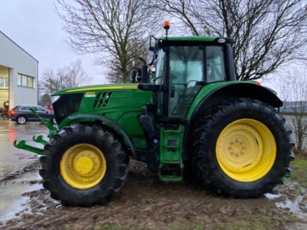 John Deere 6195M