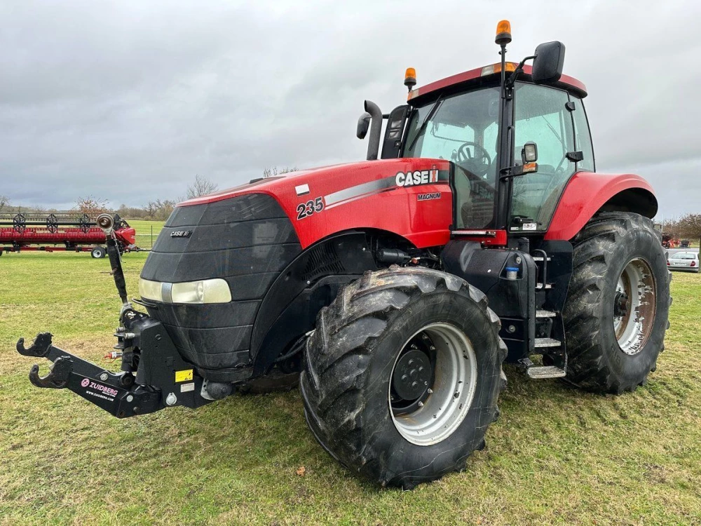 Case IH MAGNUM 235