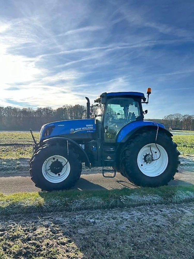 New Holland t7.220 ac mit trimbel lenksystem rtk