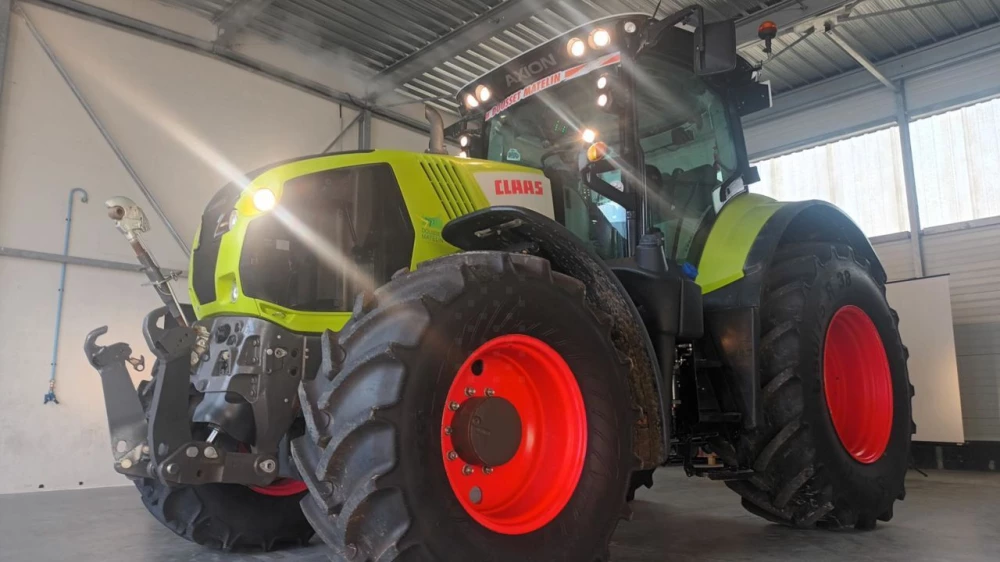 Claas AXION 810