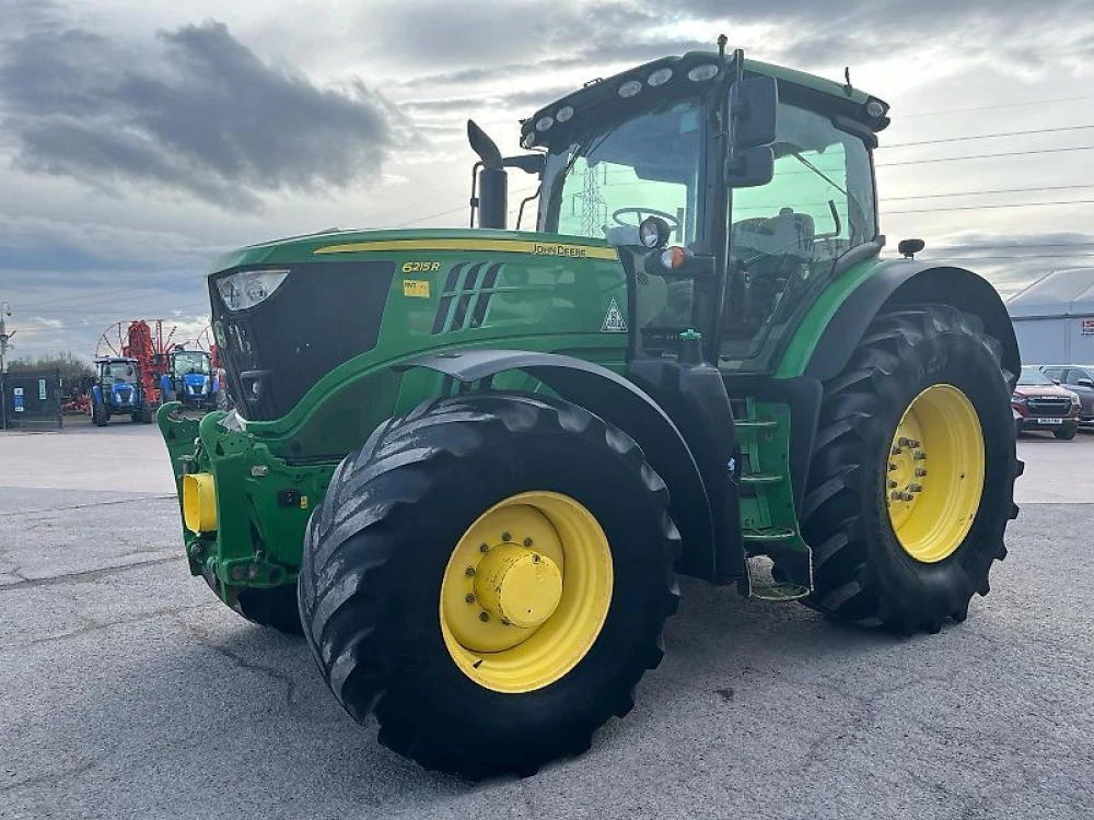 John Deere 6215R