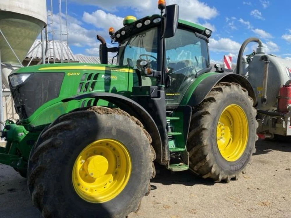 John Deere 6215R