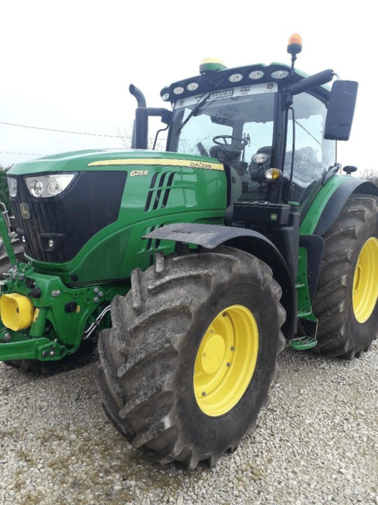 John Deere 6215R