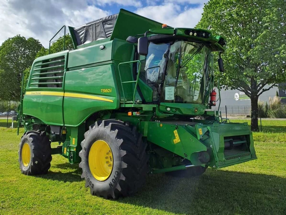 John Deere T560