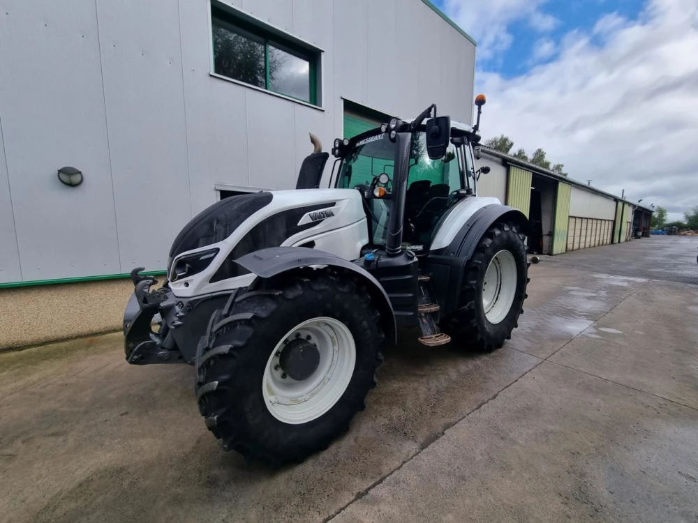 Valtra t144 versu