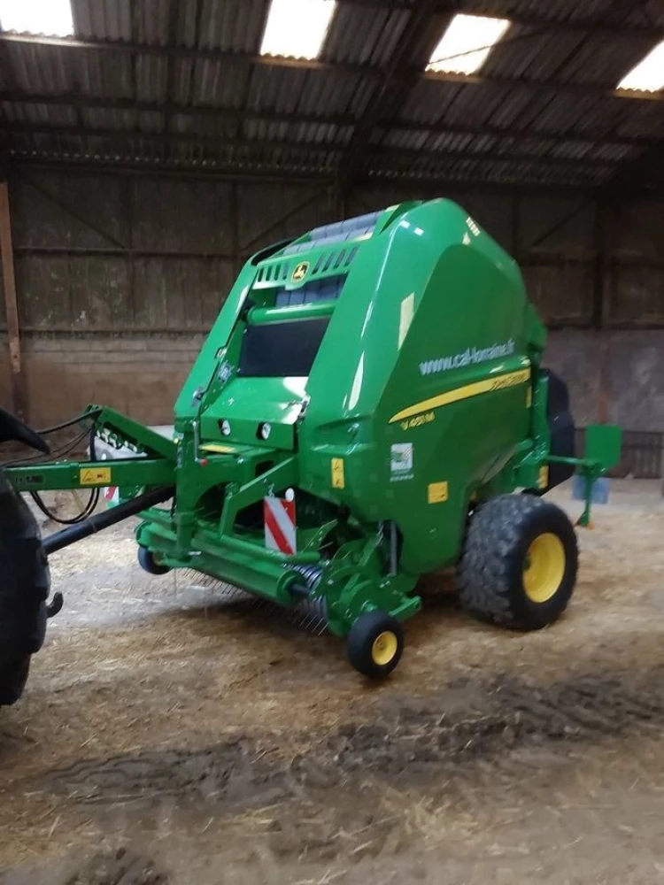 John Deere v 451 m