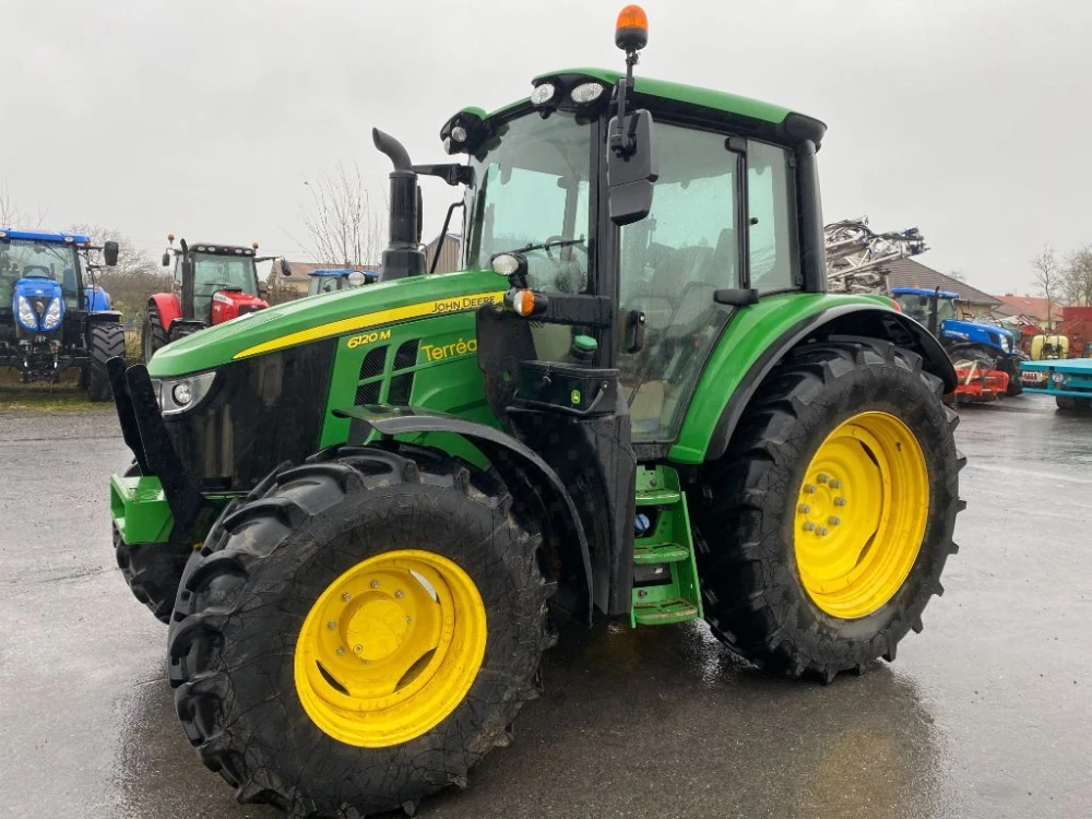 John Deere 6120M