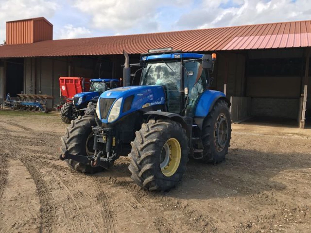 New Holland T7050