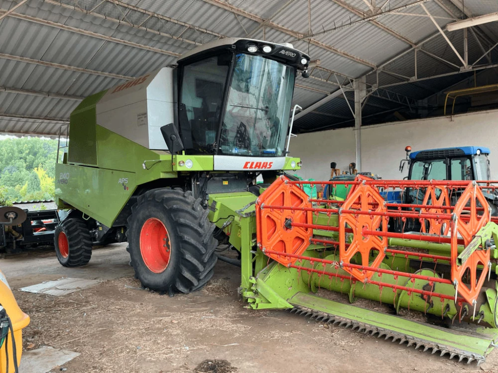 Claas avero 240 t3 (451/010)