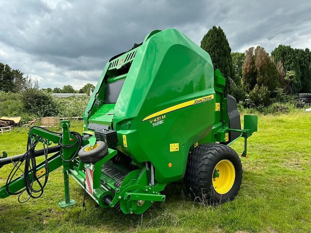 John Deere V451M