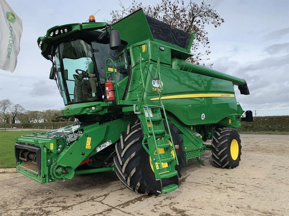 John Deere T670