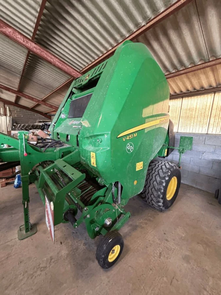 John Deere V451M