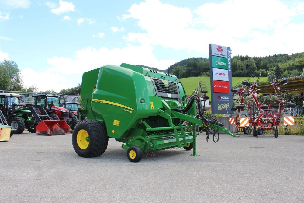 John Deere f 440m