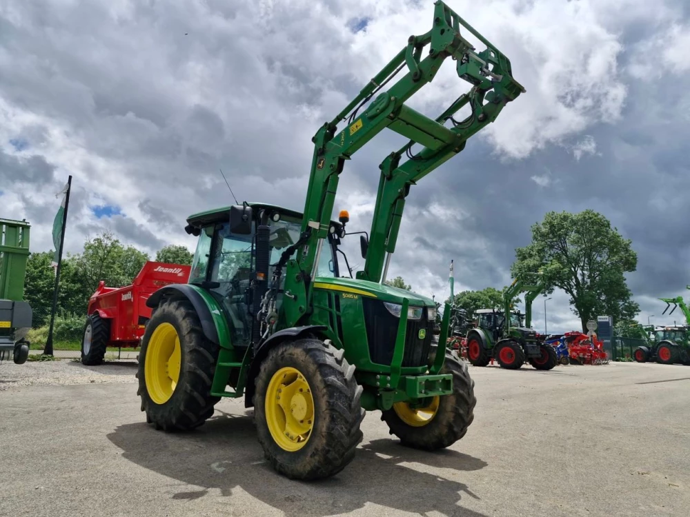 John Deere 5085M