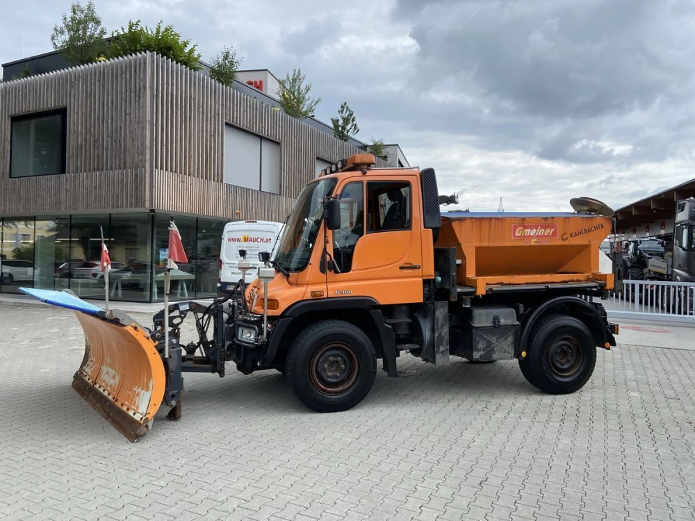 Mercedes Benz unimog u300