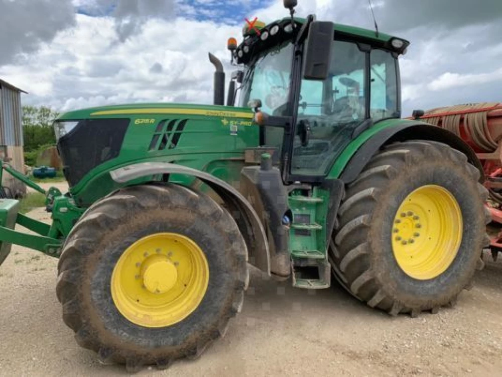 John Deere 6215R