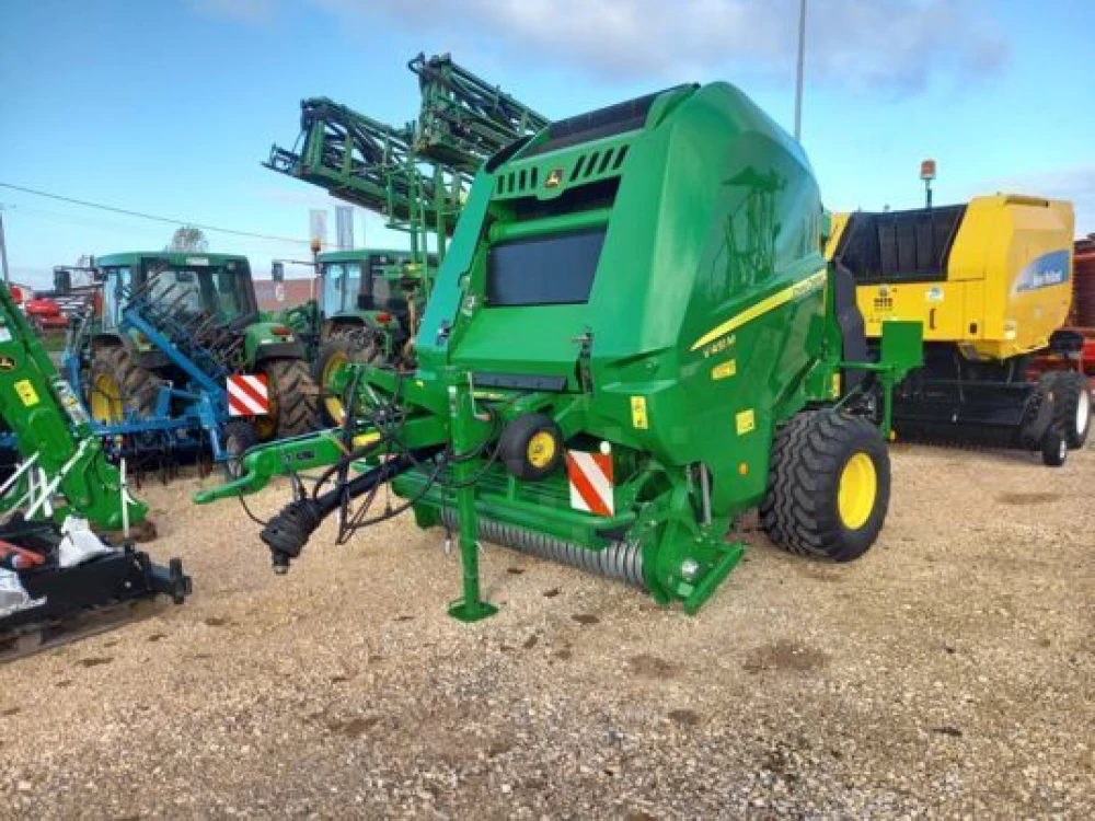 John Deere V451M