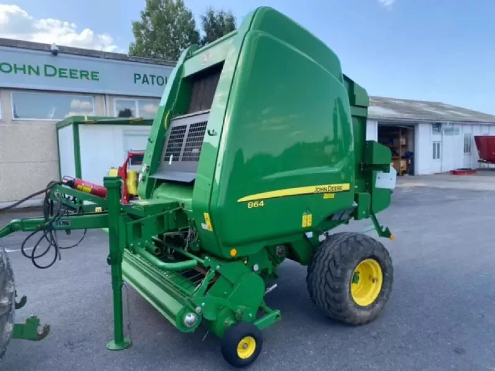 John Deere 864