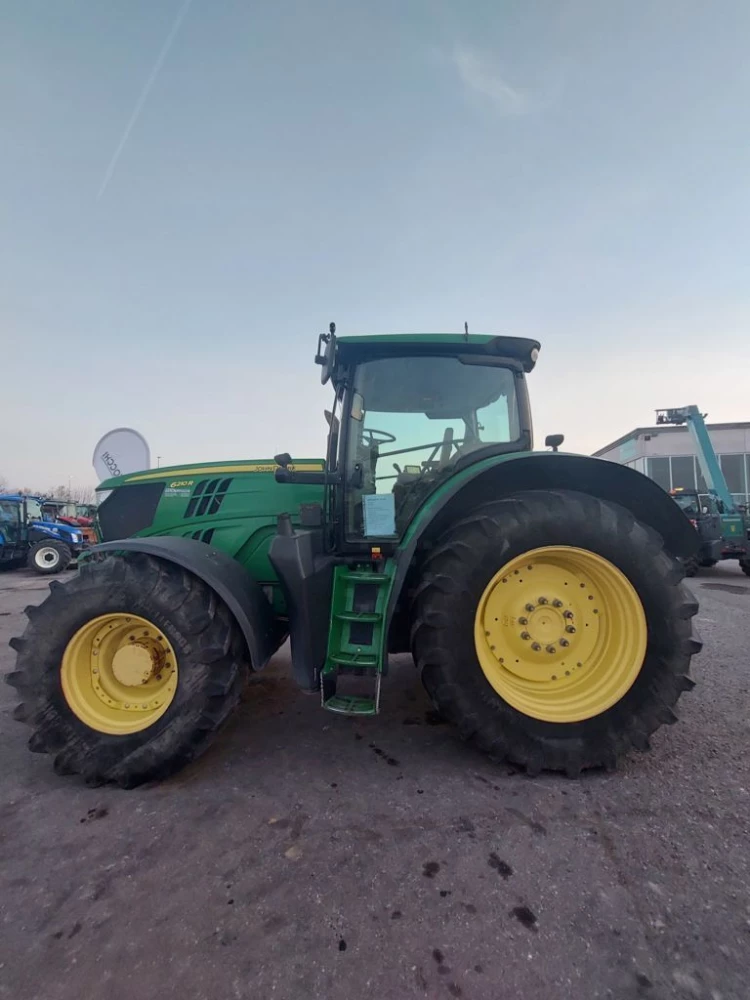 John Deere 6210R