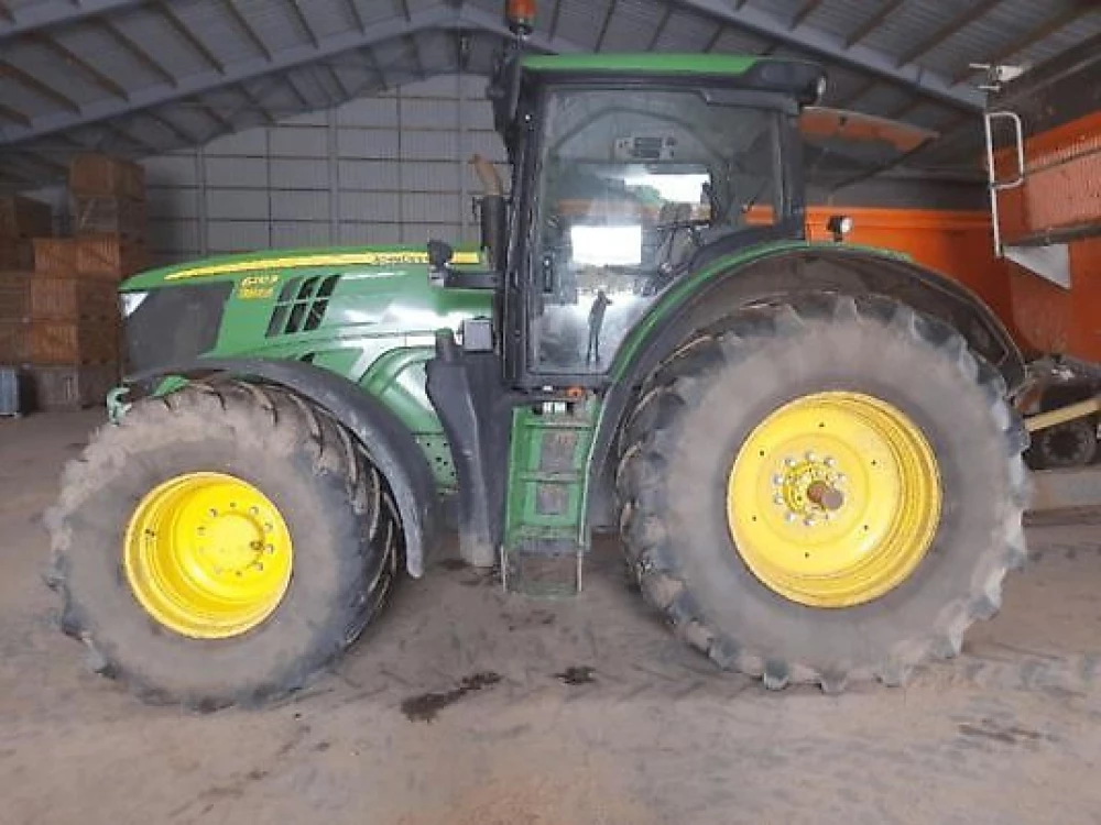 John Deere 6210R