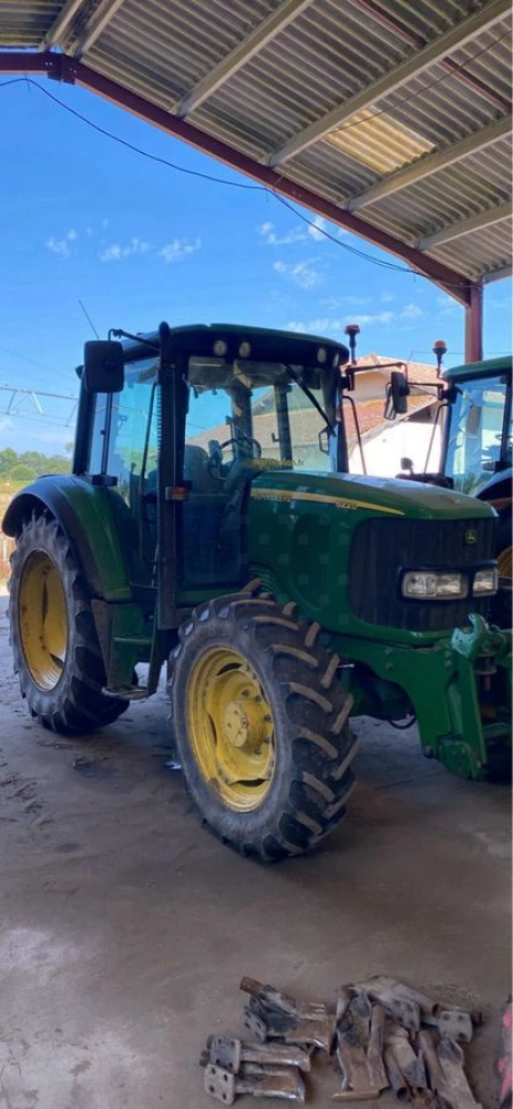 John Deere 6220