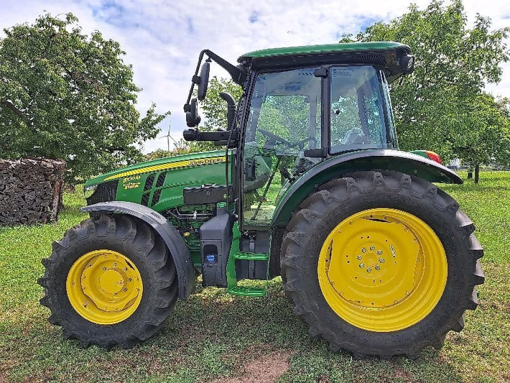 John Deere 5100M