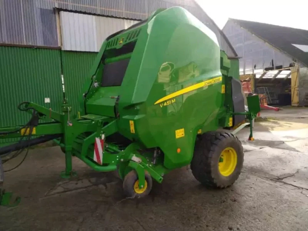 John Deere V451M